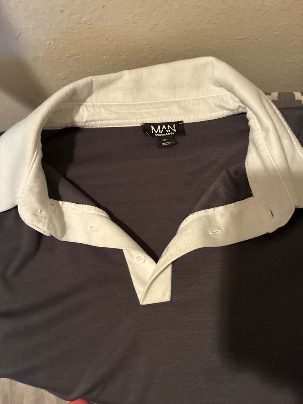 boohooMAN Charcoal Grey and White Contrast Collar Short Sleeve Polo Shirt